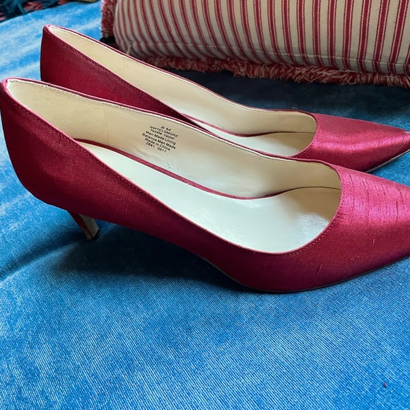 Red Nine West red pumps heels silk/satin 8 - Picture 5 of 6
